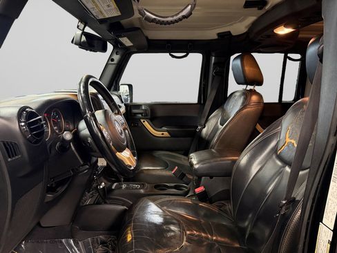 Used 2014 Jeep Wrangler Unlimited Sahara AWD/4WD image 15