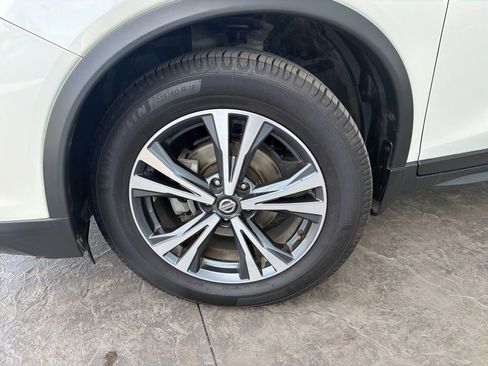 Used 2019 Nissan Rogue SV w/ Premium Package FWD image 5