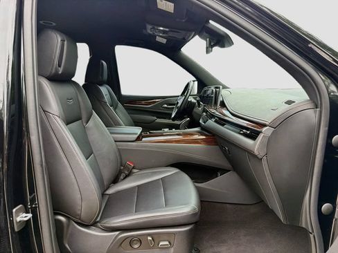 Used 2022 Cadillac Escalade Luxury RWD image 16