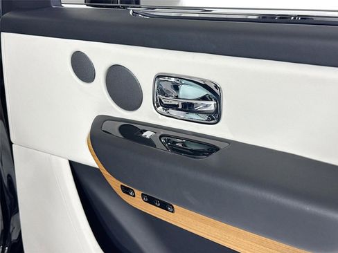 Used 2019 Rolls-Royce Cullinan image 38