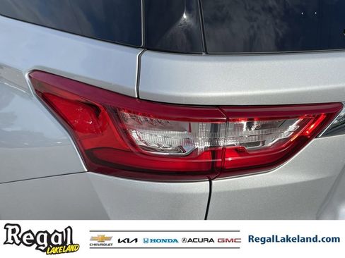 Used 2020 Chevrolet Traverse LT image 8