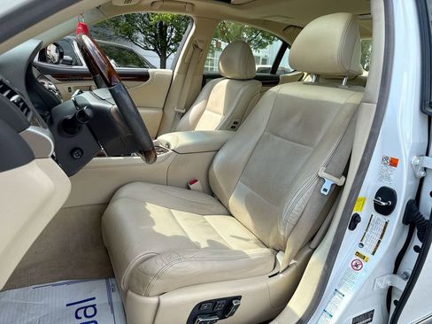 Used 2015 Lexus LS 460 AWD w/ Comfort Package image 11