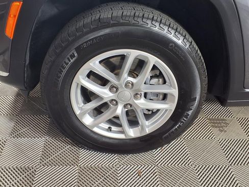 Used 2025 Jeep Grand Cherokee L Laredo w/ Trailer Tow Package image 7