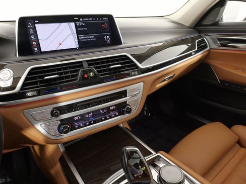 Used 2020 BMW 750i xDrive w/ Executive Package AWD/4WD image 50