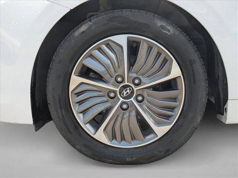 Used 2021 Hyundai Ioniq SEL FWD image 10