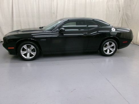 Used 2016 Dodge Challenger SXT RWD image 5
