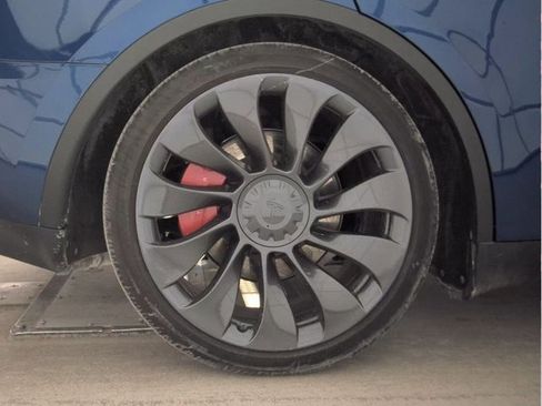 Used 2024 Tesla Model Y Performance image 21