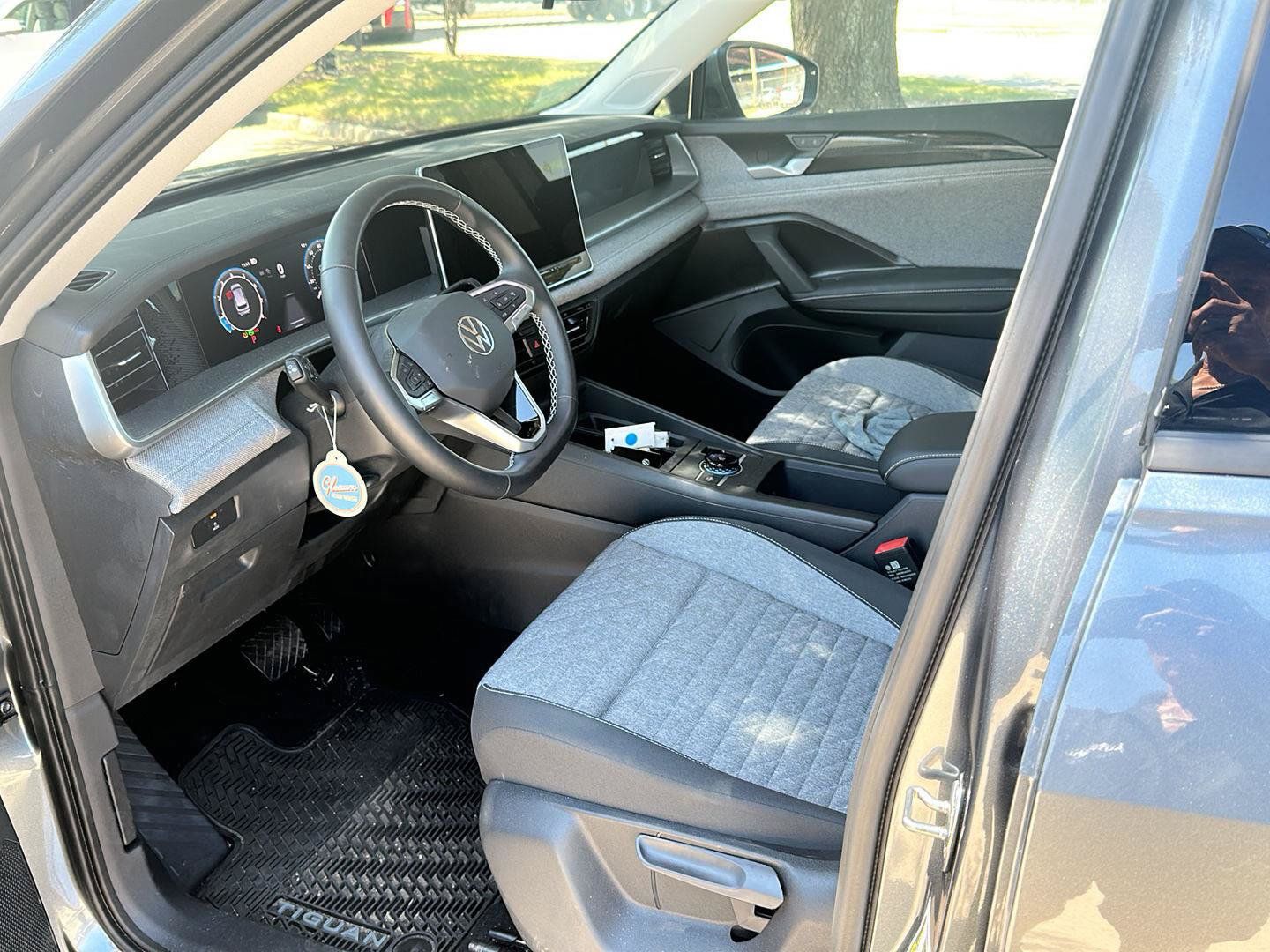 Certified 2025 Volkswagen Tiguan S FWD image 6