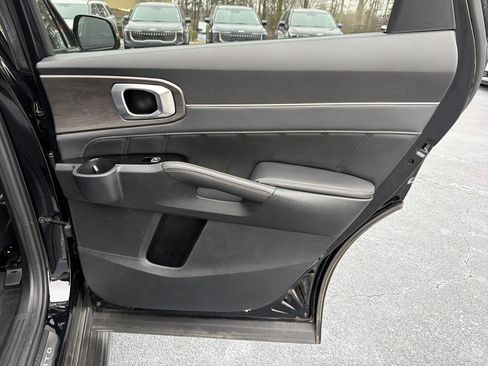 Used 2025 Kia Sorento SX image 16
