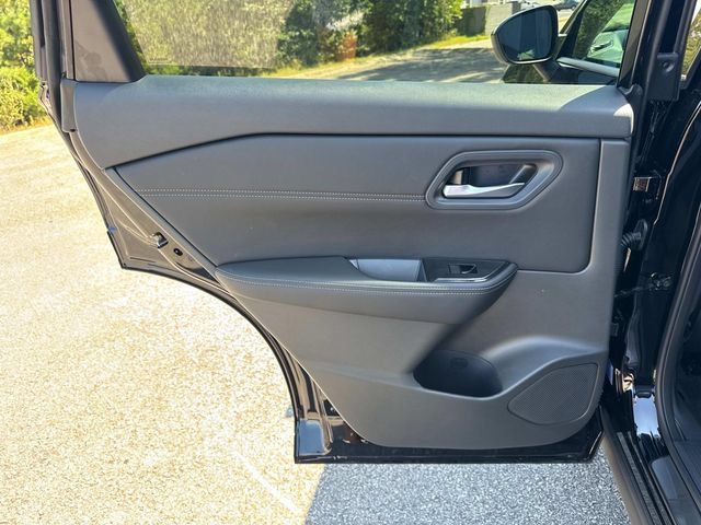 New 2026 Nissan Rogue Dark Armor AWD/4WD image 15
