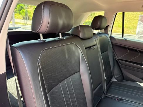 Used 2024 Volkswagen Tiguan SE w/ Panoramic Sunroof Package AWD/4WD image 27