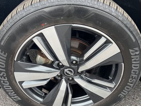 Used 2022 Nissan Rogue Platinum w/ Head-Up Display Package image 10