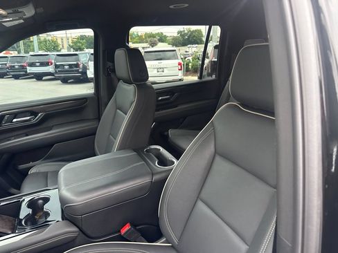 Used 2025 GMC Yukon XL Elevation RWD image 17
