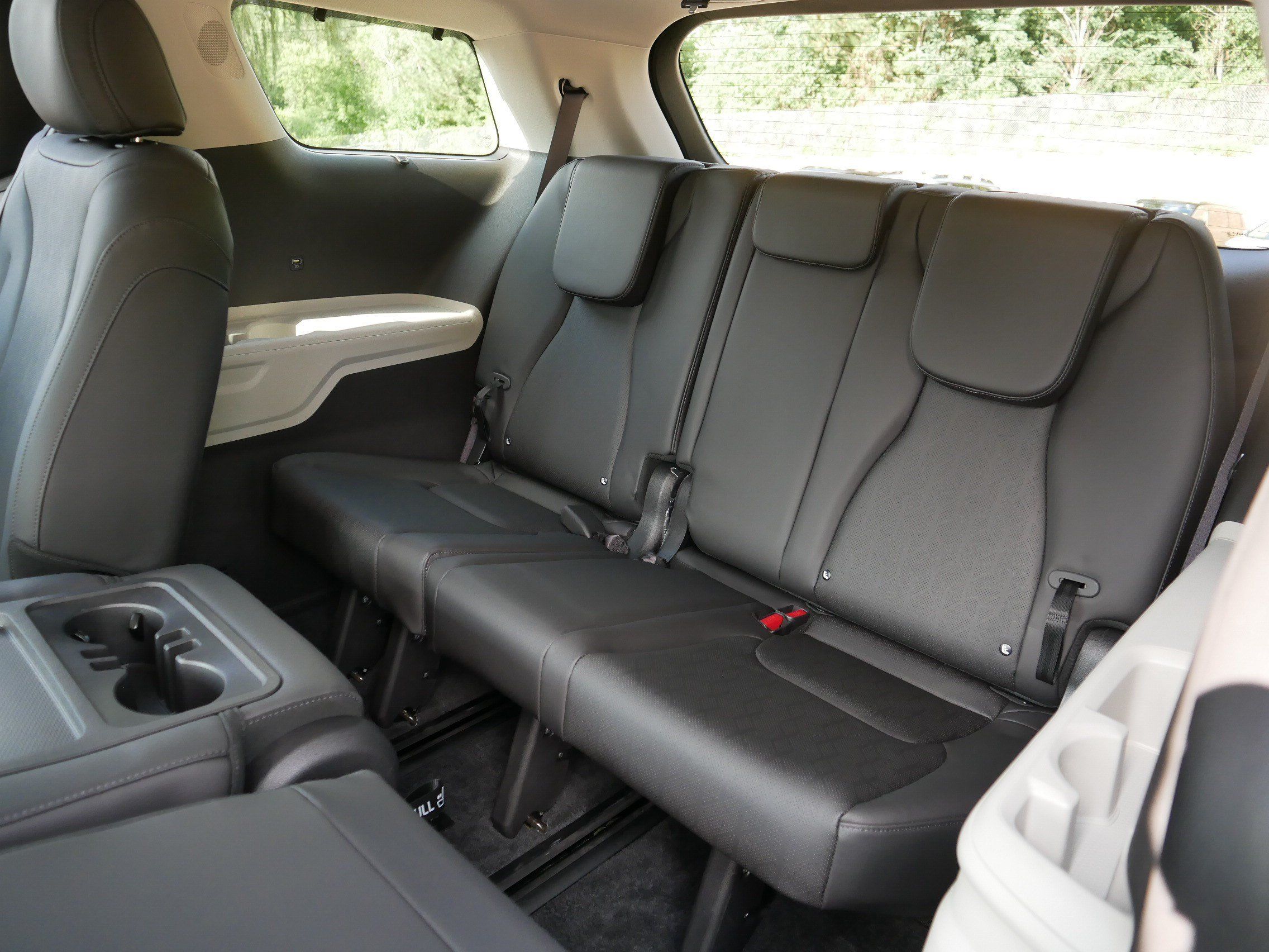 Certified 2023 Kia Carnival EX FWD image 36