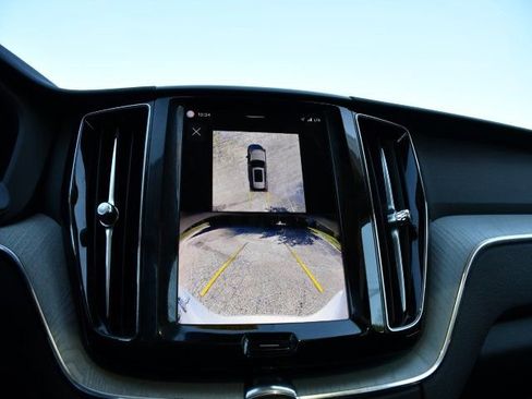 Certified 2025 Volvo XC60 B5 Plus AWD/4WD image 14