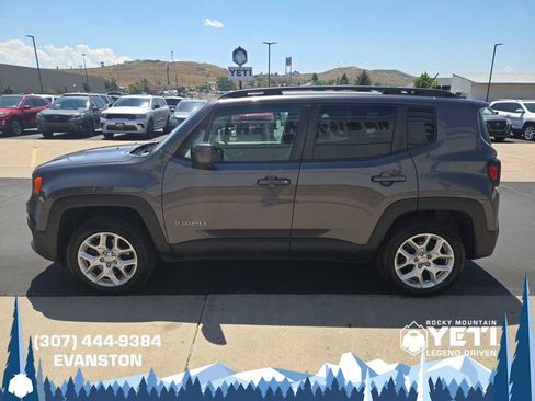 Used 2017 Jeep Renegade Latitude w/ Cold Weather Group AWD/4WD image 6