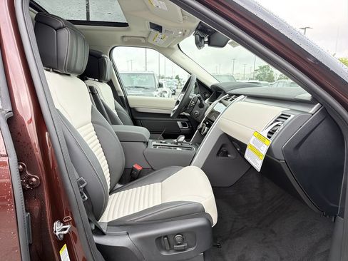 New 2026 Land Rover Discovery Limited Edition AWD/4WD image 16