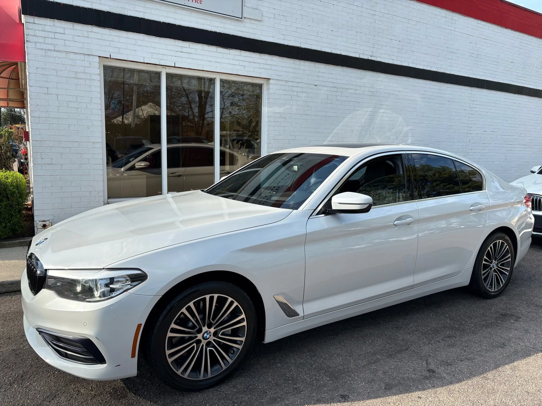 Used 2019 BMW 540i xDrive AWD/4WD image 2