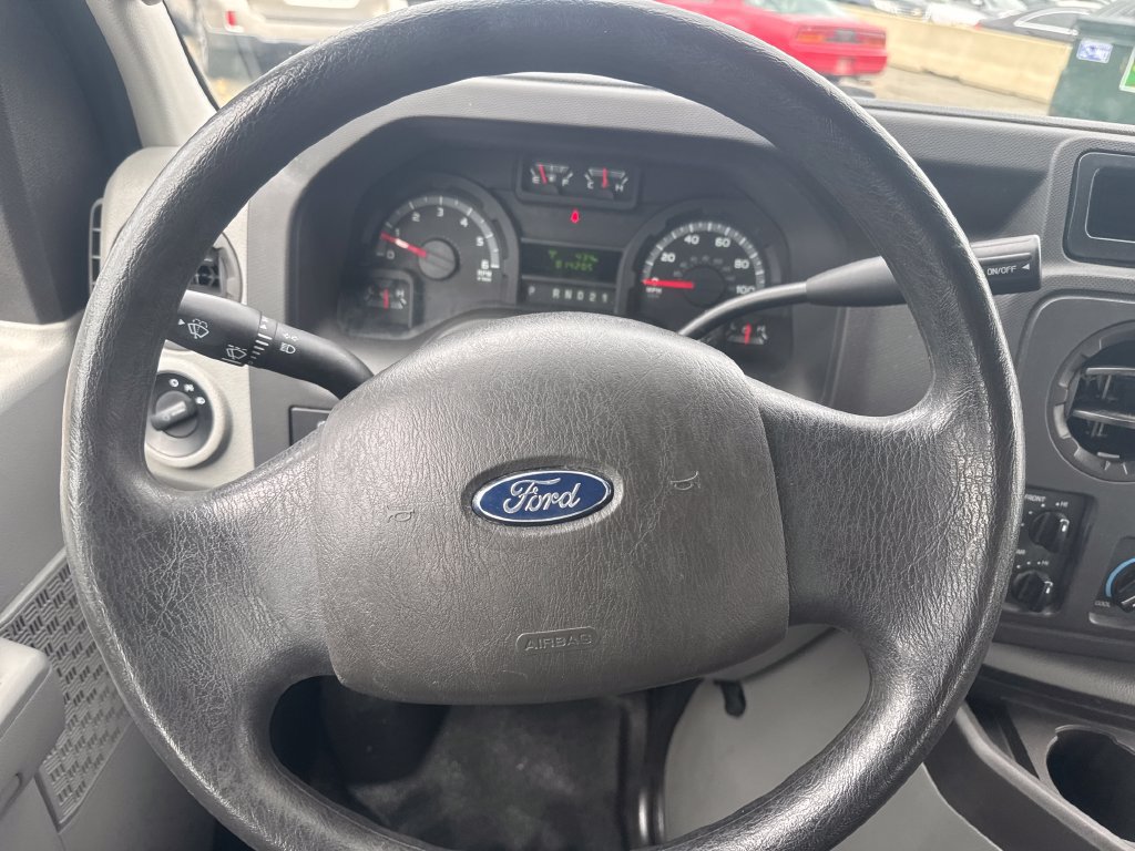 Used 2014 Ford E-250 and Econoline 250 Extended w/ Power Group RWD image 15