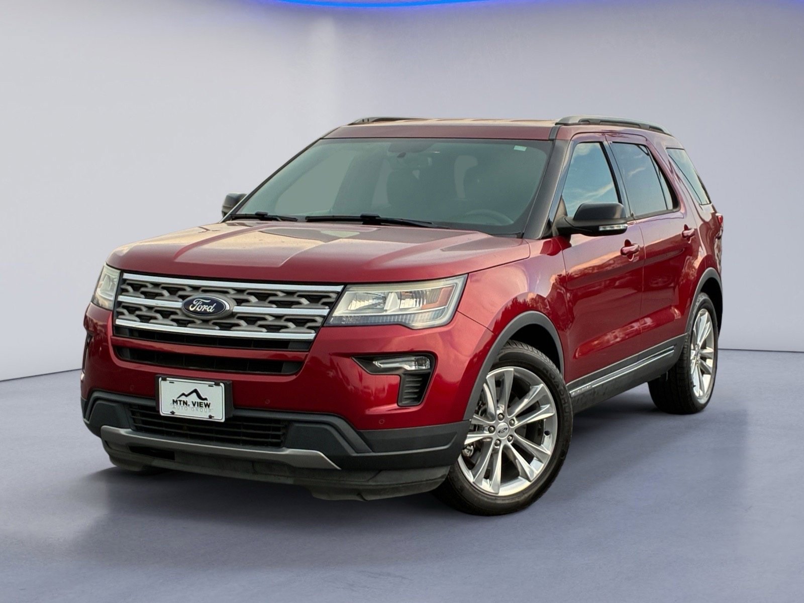 Used 2018 Ford Explorer XLT w/ Equipment Group 202A FWD image 2