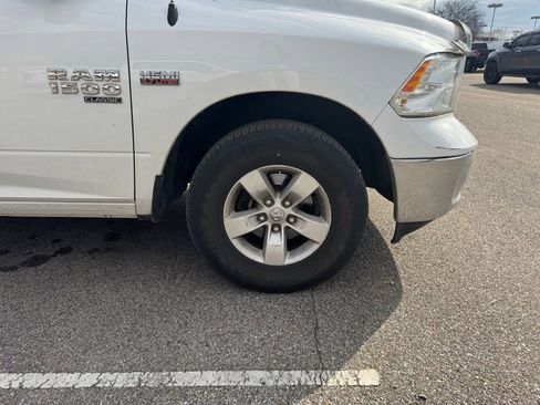 Used 2019 RAM 1500 Classic SLT image 9
