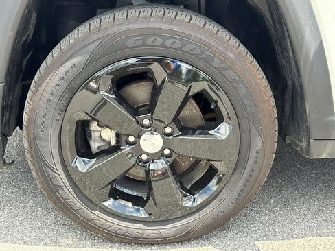 Used 2019 Jeep Compass Latitude AWD/4WD image 33