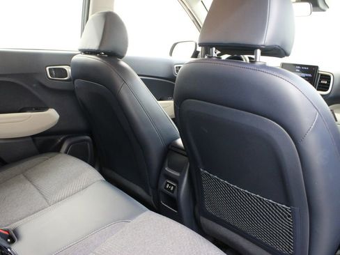 Used 2024 Hyundai Venue Limited FWD image 20