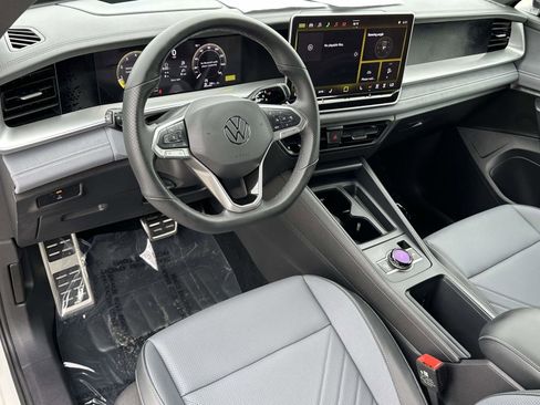 Used 2026 Volkswagen Tiguan SE R-Line AWD/4WD image 9