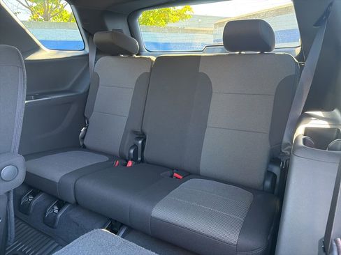 Used 2023 Chevrolet Traverse LT image 21