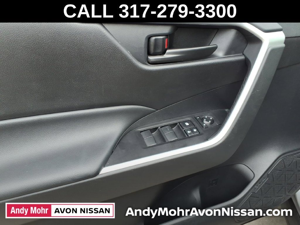 Used 2025 Toyota RAV4 LE AWD/4WD image 16