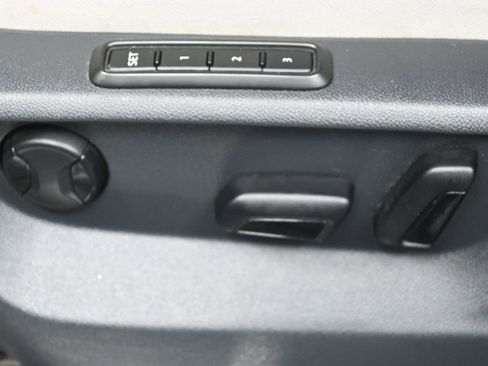 Used 2022 Volkswagen Tiguan SEL R-Line image 13