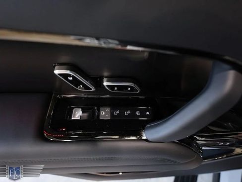 Used 2023 Land Rover Range Rover SV AWD/4WD image 18