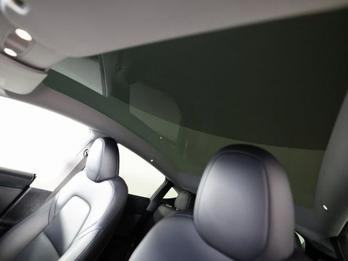 Used 2023 Tesla Model Y Long Range image 31