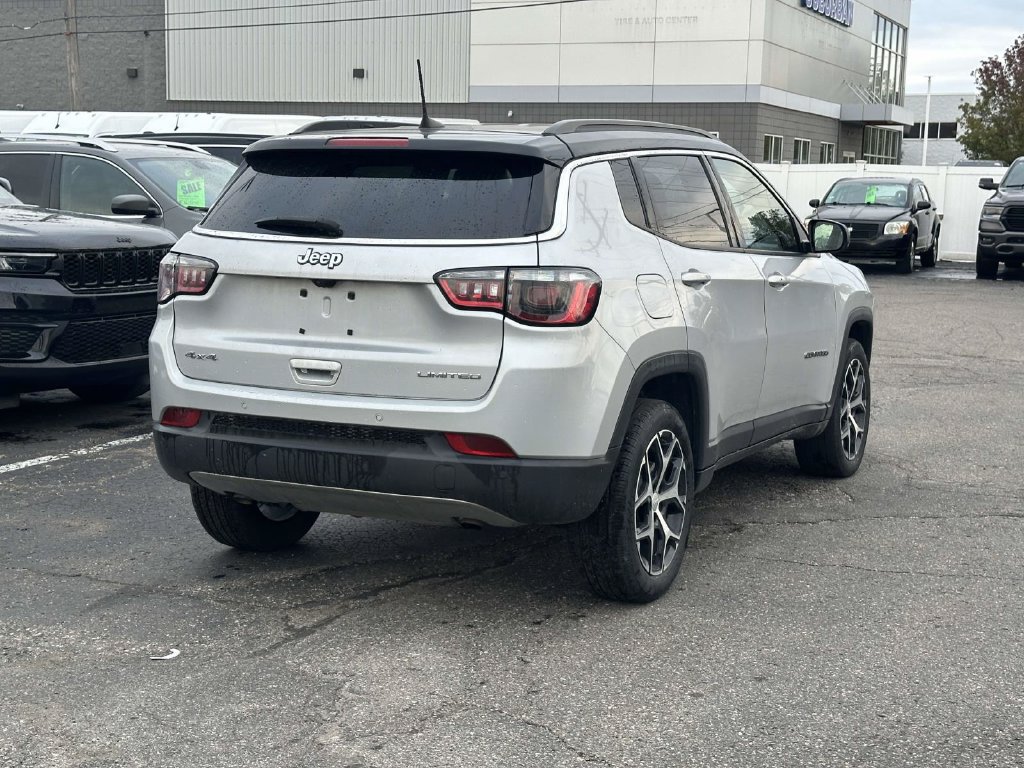 Used 2024 Jeep Compass Limited AWD/4WD image 4