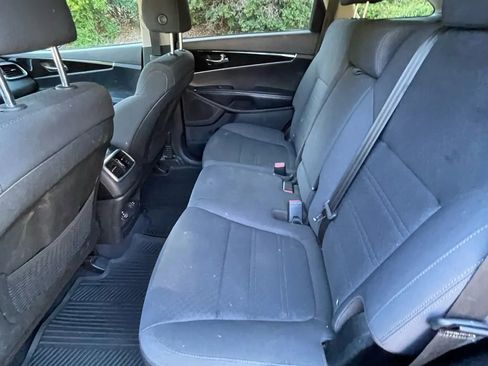 Used 2019 Kia Sorento LX w/ LX Convenience Package image 23