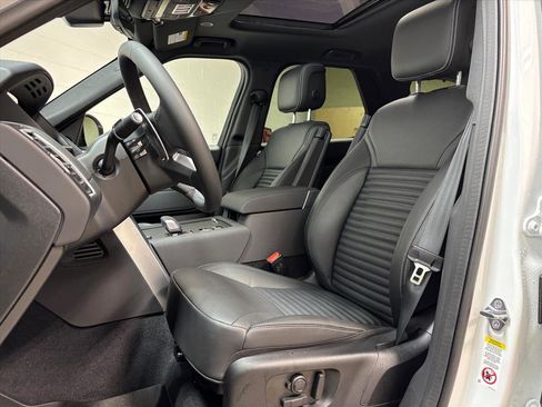 Used 2026 Land Rover Discovery S image 23