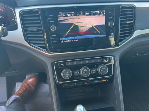 Used 2023 Volkswagen Atlas SE w/ Panoramic Sunroof Package image 2