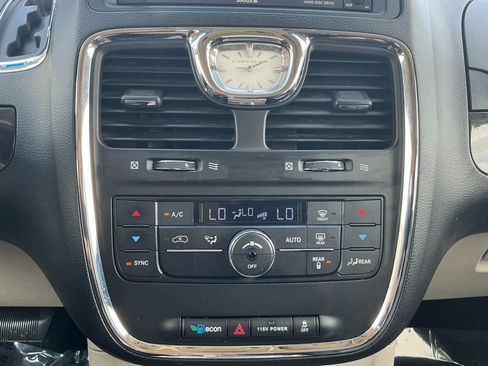 Used 2015 Chrysler Town & Country Touring FWD image 19