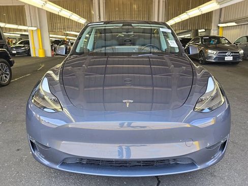 Used 2023 Tesla Model Y AWD image 5