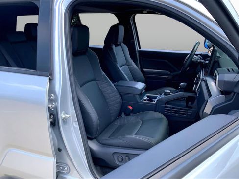 Used 2025 Toyota 4Runner TRD Off-Road Premium AWD/4WD image 9