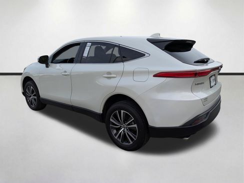 Used 2022 Toyota Venza LE AWD/4WD image 6