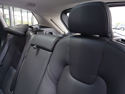 Used 2024 Volvo XC60 B5 Plus AWD/4WD image 18