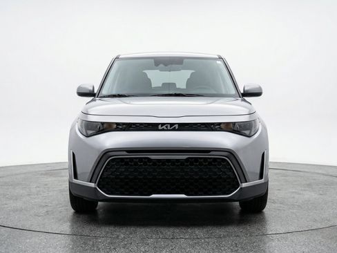 Used 2025 Kia Soul LX w/ LX Technology Package image 2