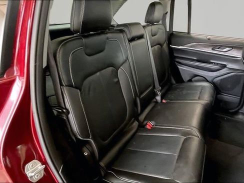 Used 2023 Jeep Grand Cherokee Limited w/ Luxury Tech Group II AWD/4WD image 17