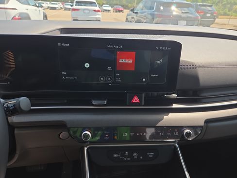 Used 2025 Kia Carnival EX FWD image 15