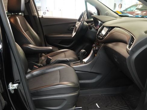 Used 2019 Chevrolet Trax LT w/ LT Convenience Package AWD/4WD image 23