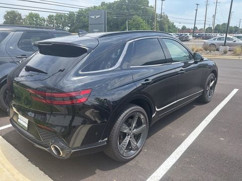 Used 2023 Genesis GV70 2.5T w/ Sport Prestige Package AWD/4WD image 3
