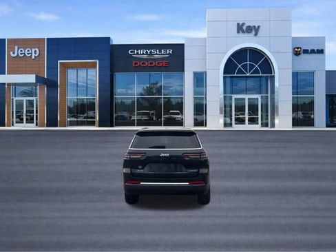 Used 2023 Jeep Grand Cherokee L Limited w/ Luxury Tech Group II image 4