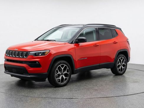 Used 2025 Jeep Compass Limited image 3