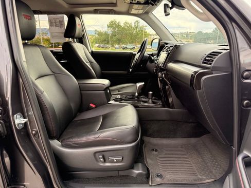 Used 2022 Toyota 4Runner TRD Off-Road Premium w/ Moonroof Package AWD/4WD image 31
